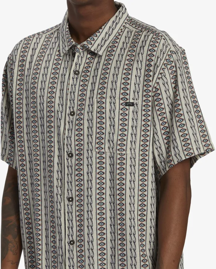 Billabong Shirts Men Sundays Jacquard Short Sleeve Shirt Oat Billabong Shirts Men Sundays Jacquard Short Sleeve Shirt Oat