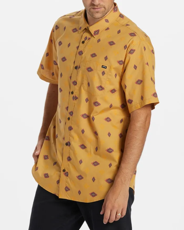 Billabong Shirts Men Sundays Mini Short Sleeve Shirt Gold Billabong Shirts Men Sundays Mini Short Sleeve Shirt Gold