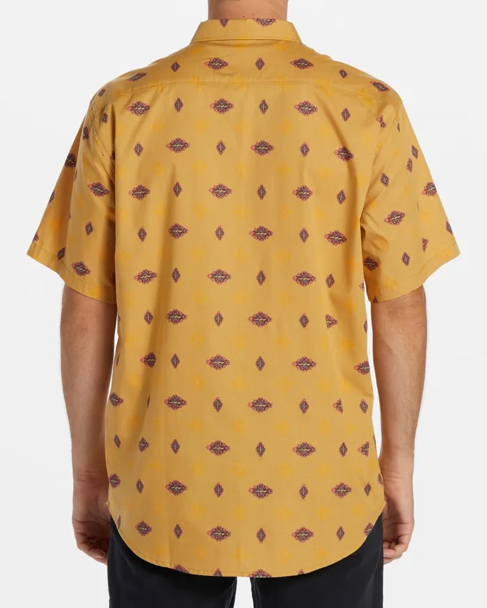 Billabong Shirts Men Sundays Mini Short Sleeve Shirt Gold Billabong Shirts Men Sundays Mini Short Sleeve Shirt Gold
