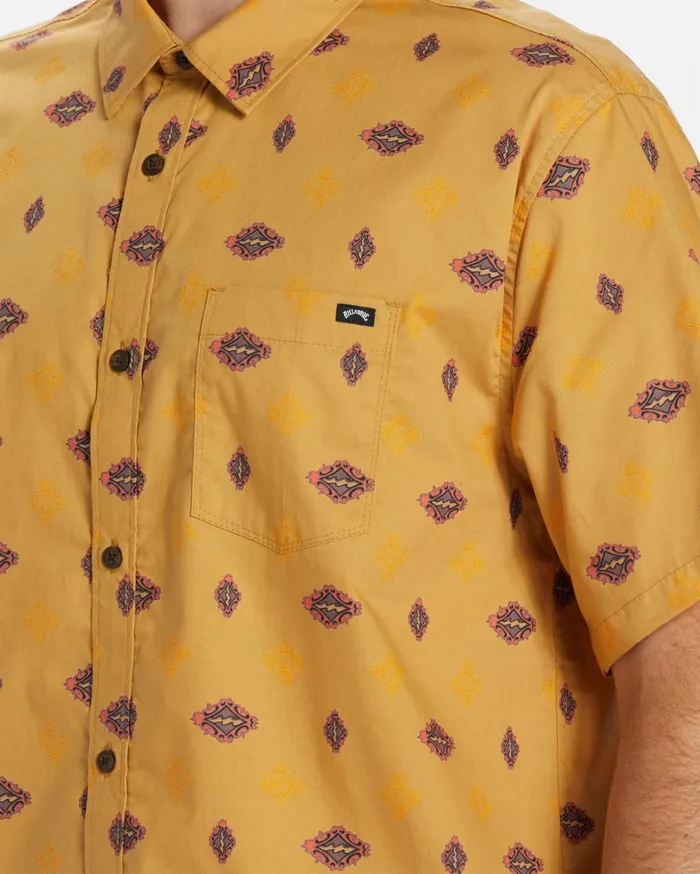 Billabong Shirts Men Sundays Mini Short Sleeve Shirt Gold Billabong Shirts Men Sundays Mini Short Sleeve Shirt Gold