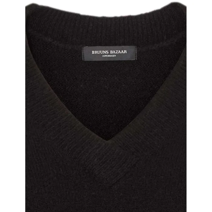 Bruuns Bazaar Knitwear Womens Holly Aura V Black Bruuns Bazaar Knitwear Womens Holly Aura V Black