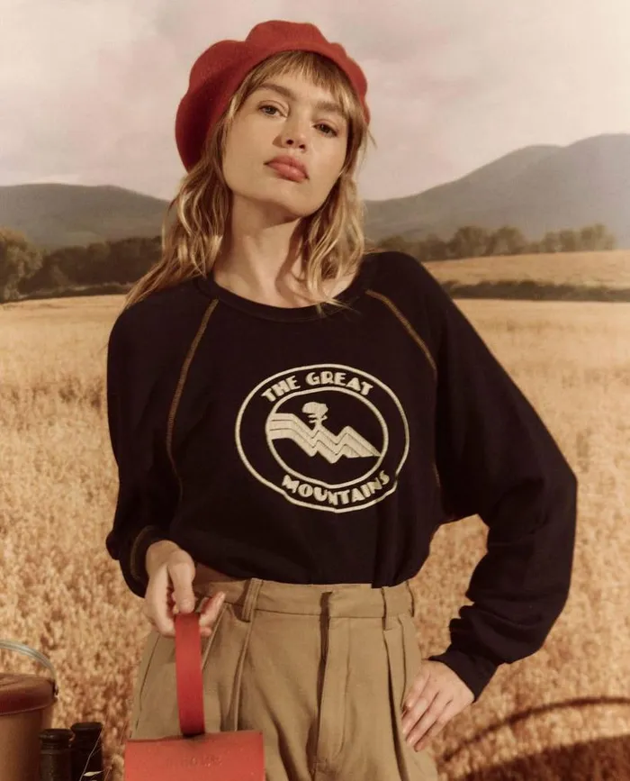 CollectionTees and Sweats The Great The College Sweatshirt Stargazer Blue With Mountain Resort Graphic CollectionTees and Sweats The Great The College Sweatshirt Stargazer Blue With Mountain Resort Graphic