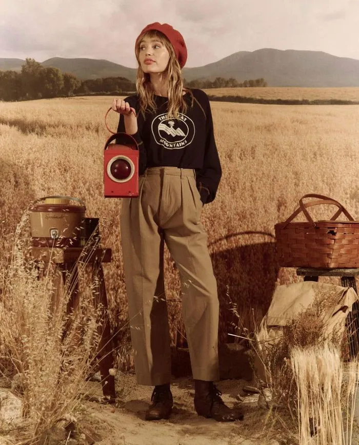CollectionTees and Sweats The Great The College Sweatshirt Stargazer Blue With Mountain Resort Graphic