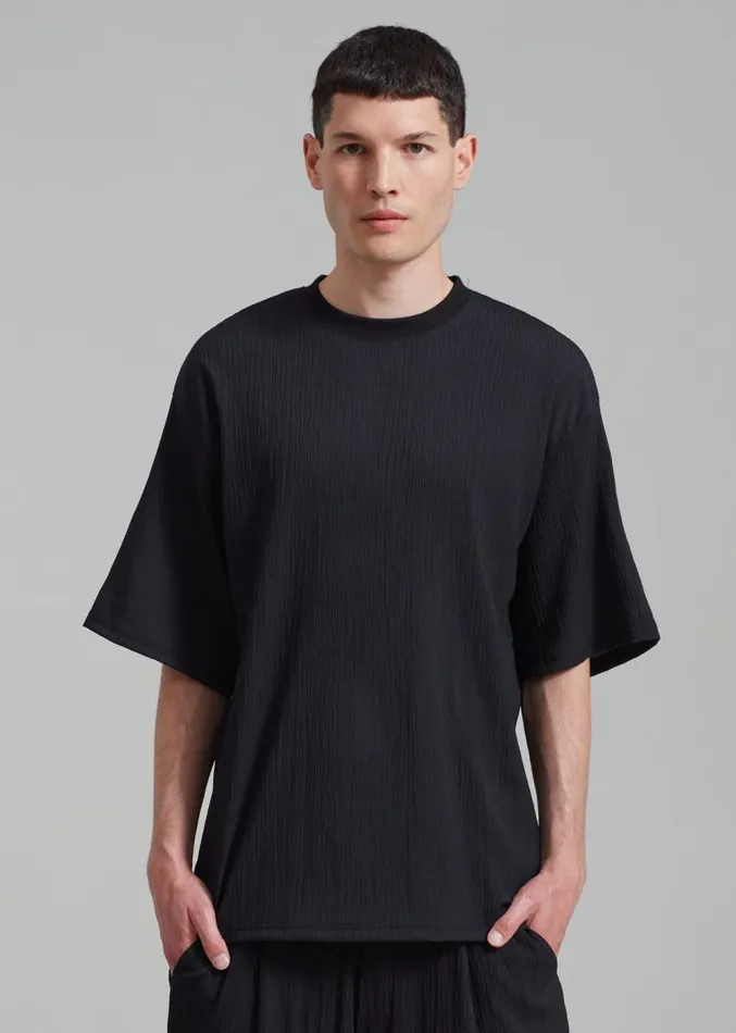 The Frankie Shop Eliott Crinkle Tee 8211 Black Men Tops
