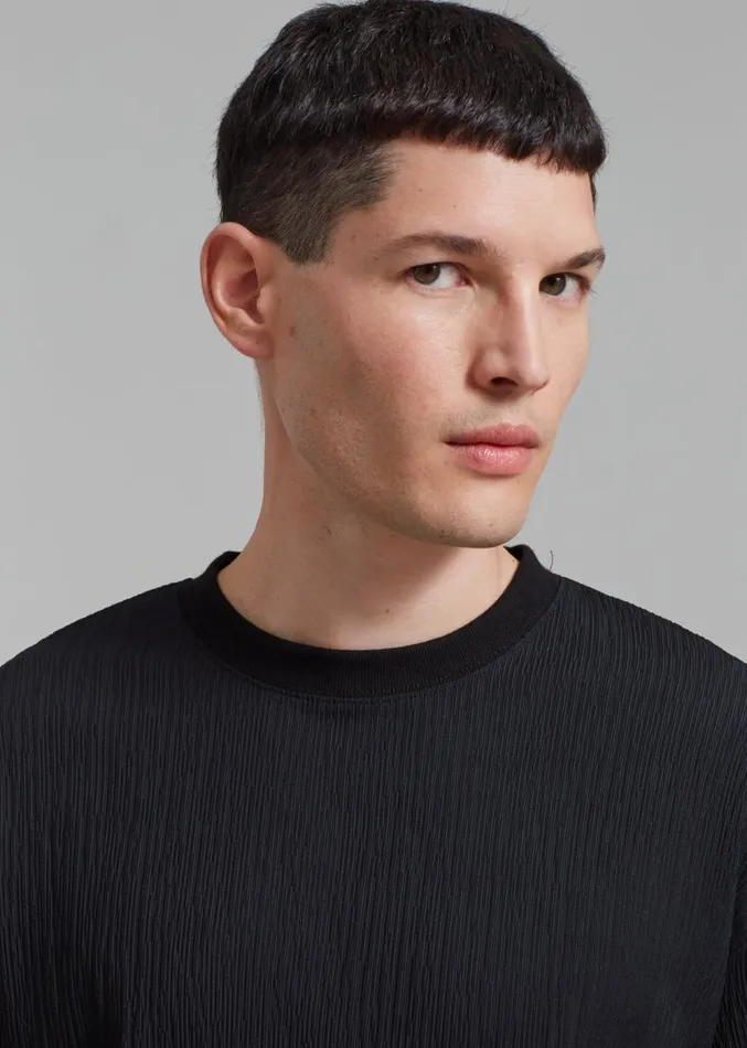 The Frankie Shop Eliott Crinkle Tee 8211 Black Men Tops