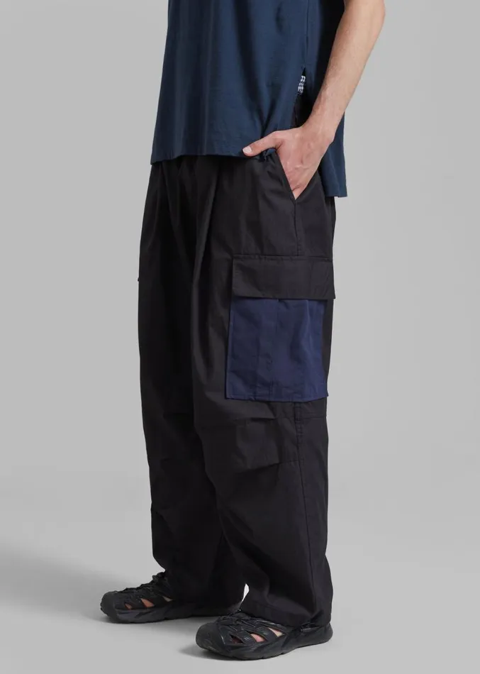 The Frankie Shop Stu Colorblock Cargo Pants 8211 Black Combo Men Bottoms