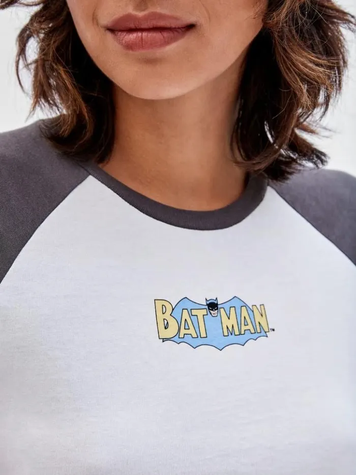 Women GUESS Tops GUESS Originals X Batman Raglan Cropped Baby Tee Pure White Multi Women GUESS Tops GUESS Originals X Batman Raglan Cropped Baby Tee Pure White Multi