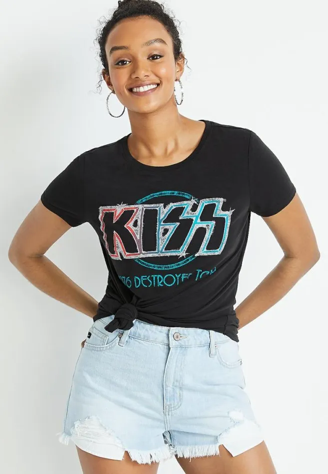 Women Kiss Graphic Tee Maurices Tops