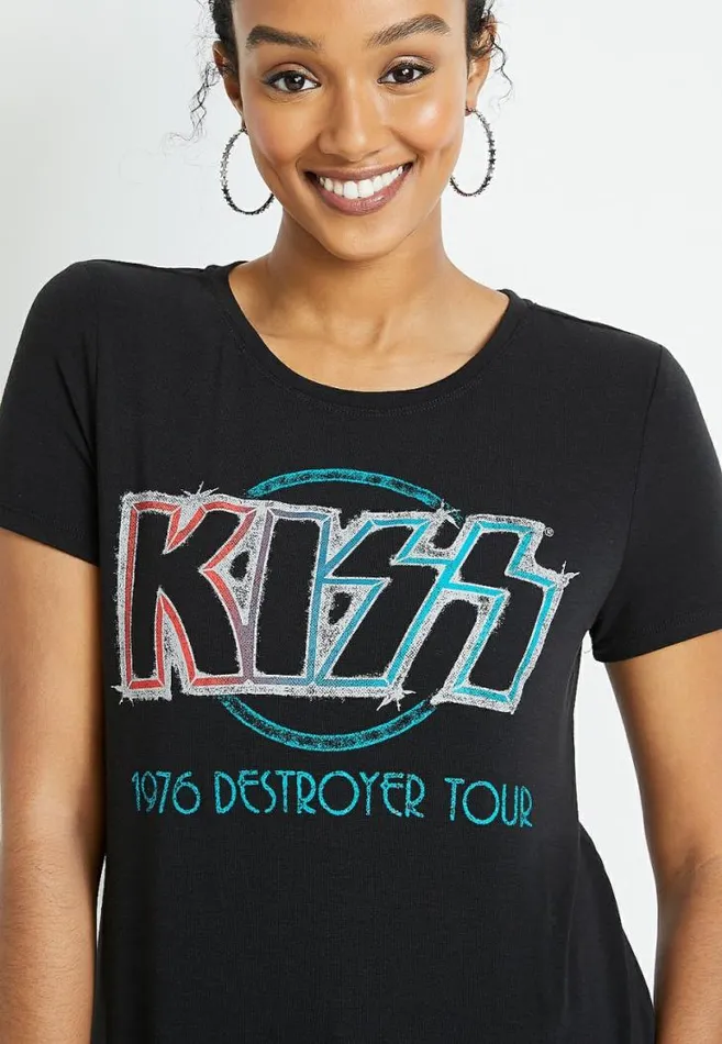 Women Kiss Graphic Tee Maurices Tops