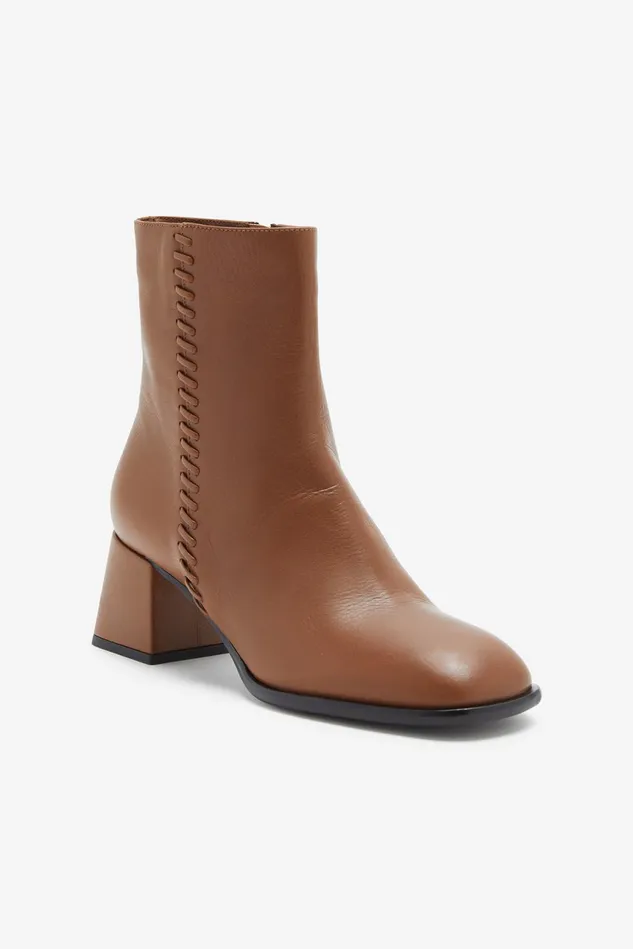 Women Malparmi Boots And Booties Leather Tress Ankle Boots Camel