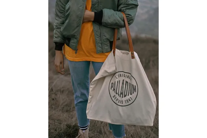 Women ROUND LOGO TOTE BAG Palladium Bags