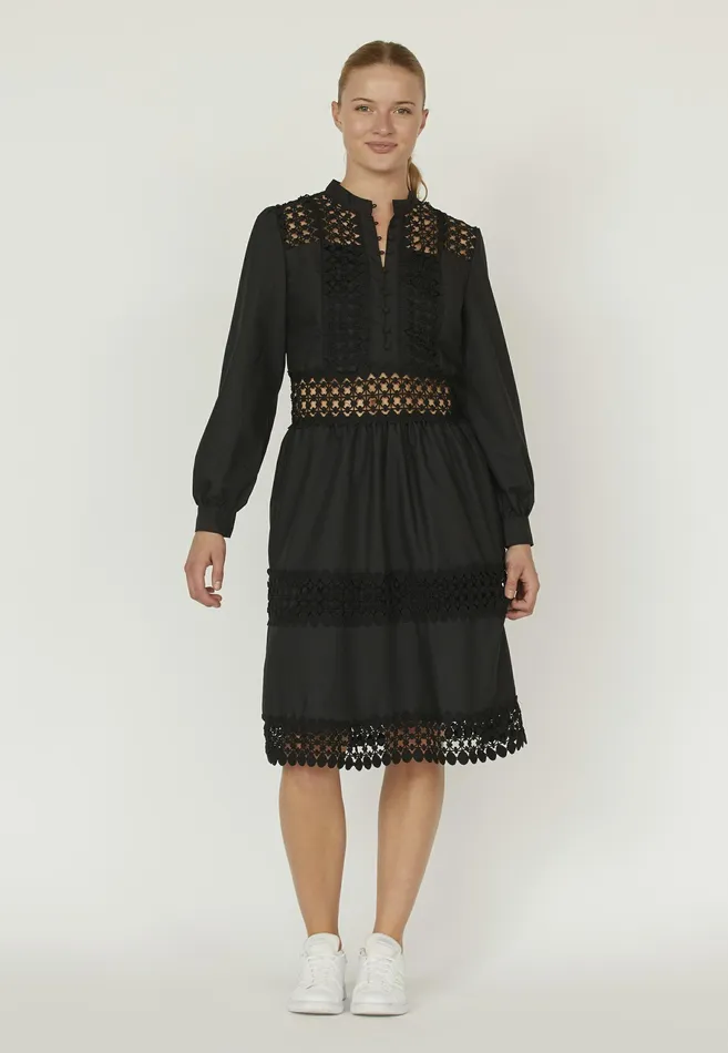 Women Sisters Point Dresses NEVEDR Black