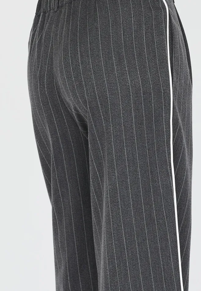 Women Sisters Point Pants and Jeans GIRAPA1 Pinstripe